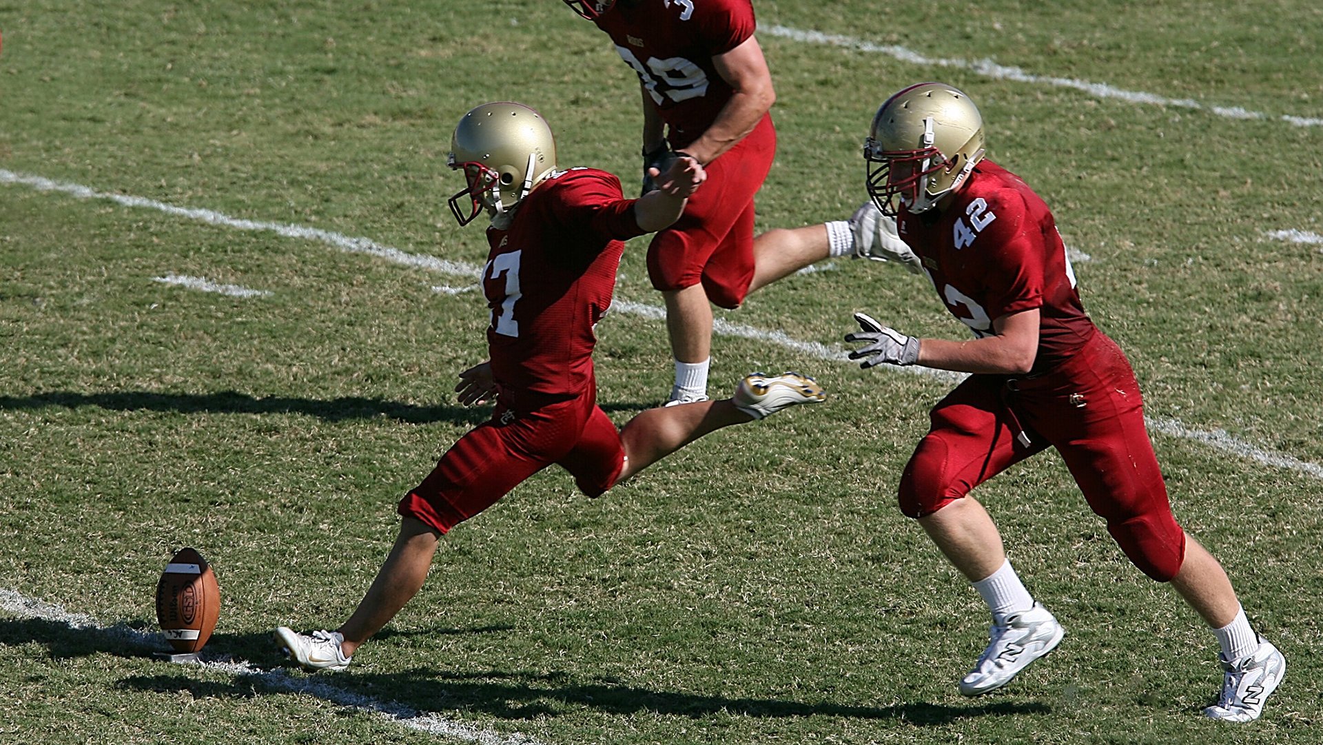 C罗亲吻国旗庆祝晋级决赛，c罗情侣