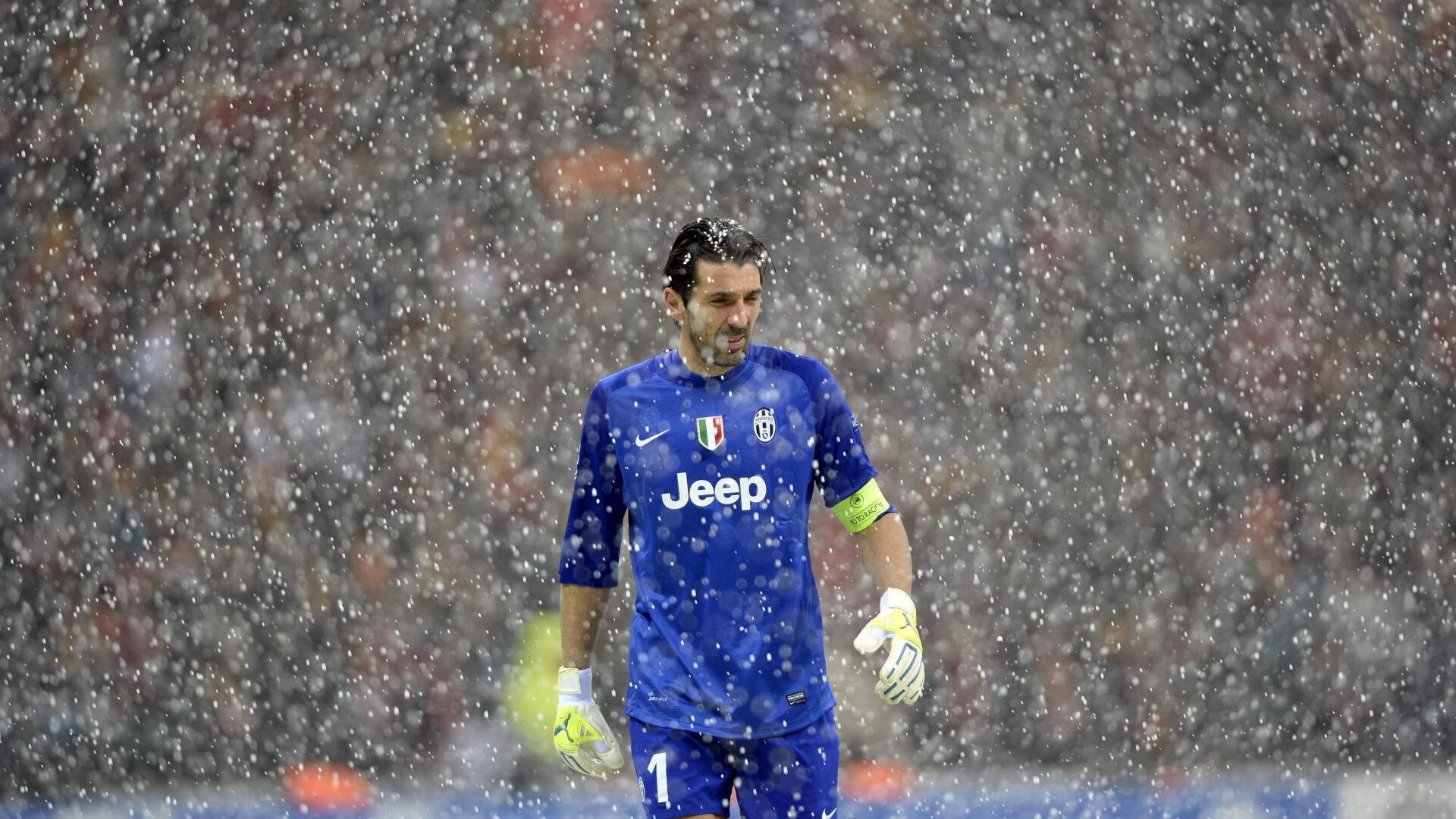 九游电脑版-米兰双雄激烈对决，争夺意甲冠军